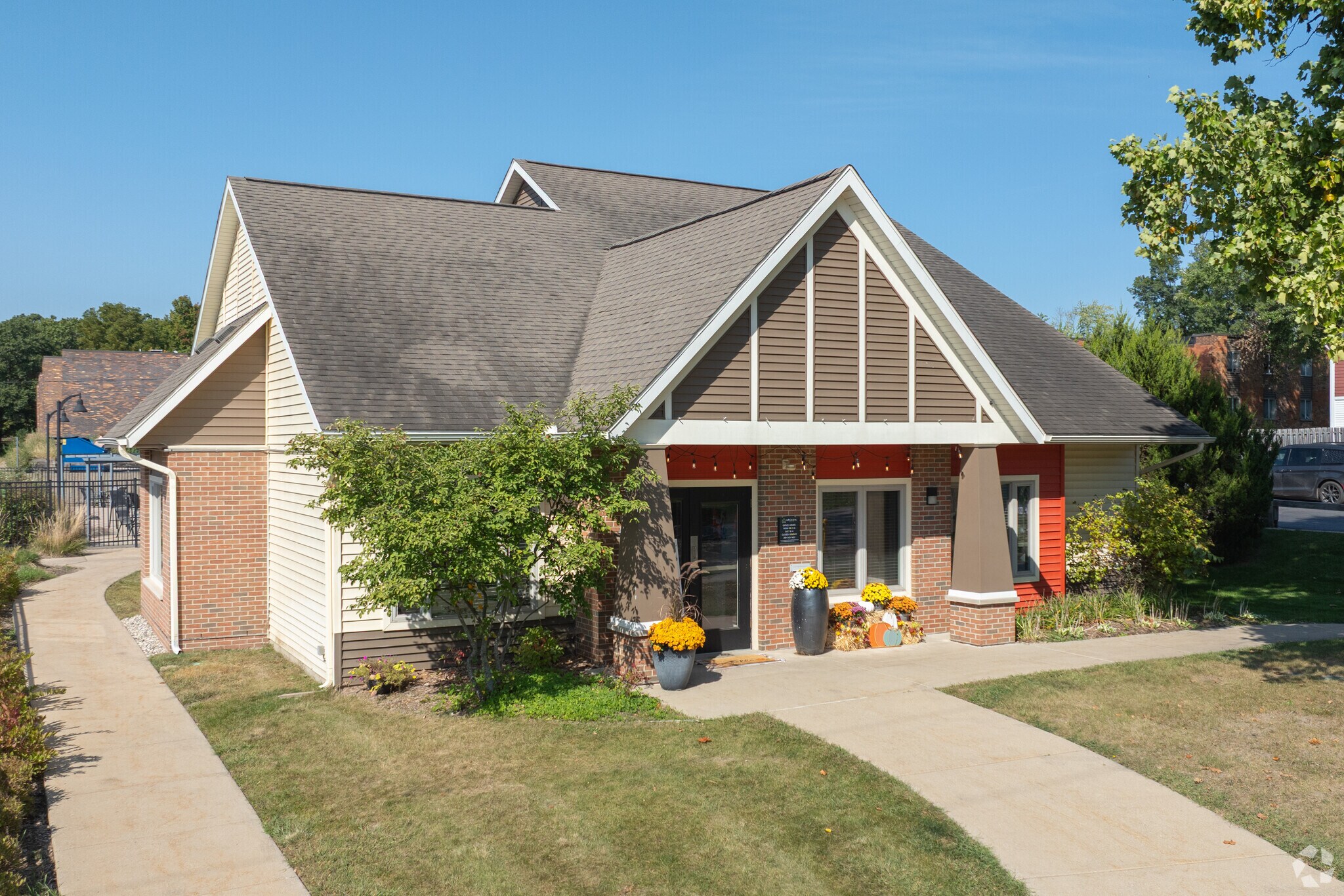 1324 Lafayette Ave, Kalamazoo, MI for sale Primary Photo- Image 1 of 1