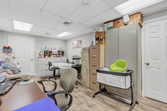 482 Manor Rd, Staten Island, NY for lease Interior Photo- Image 2 of 8