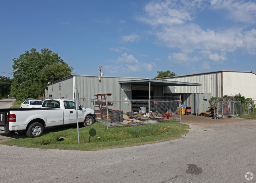 Heffernan Warehouses & Business Sale portfolio of 4 properties for sale on LoopNet.com - Primary Photo - Image 1 of 24