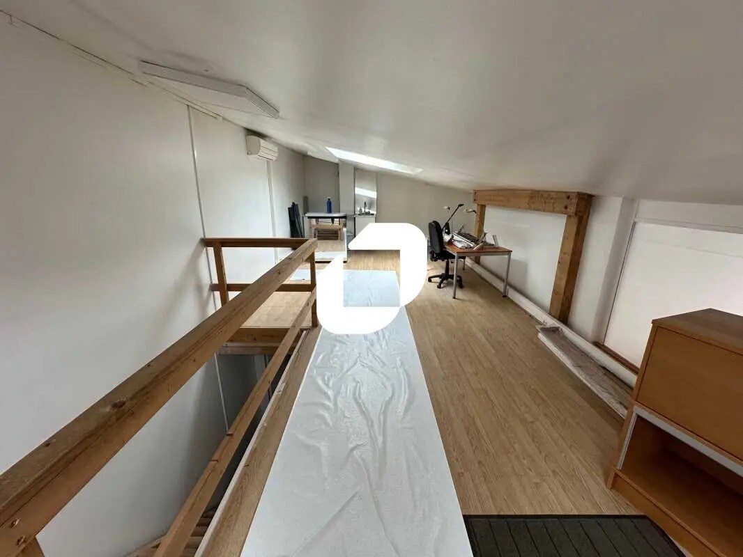 Office in Enghien-les-Bains for lease Interior Photo- Image 1 of 17