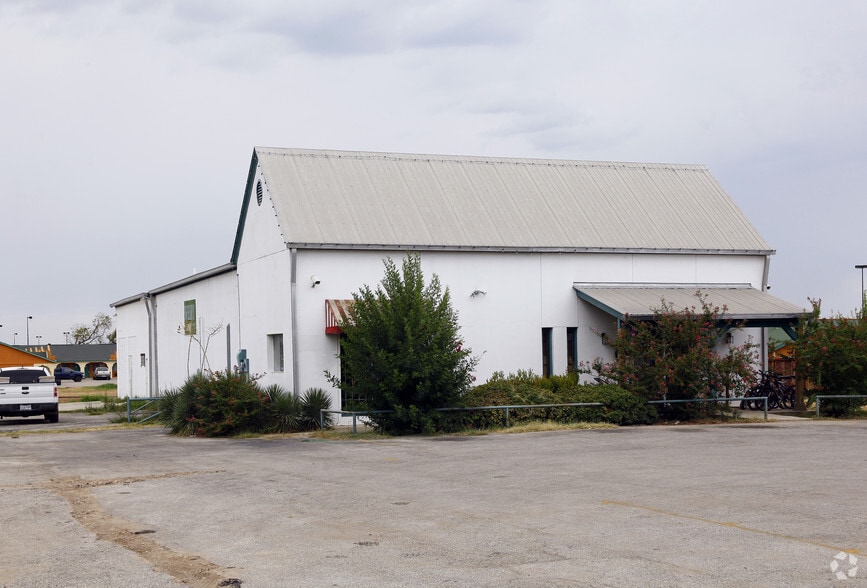 101 19th St, Hondo, TX for sale - Primary Photo - Image 1 of 2