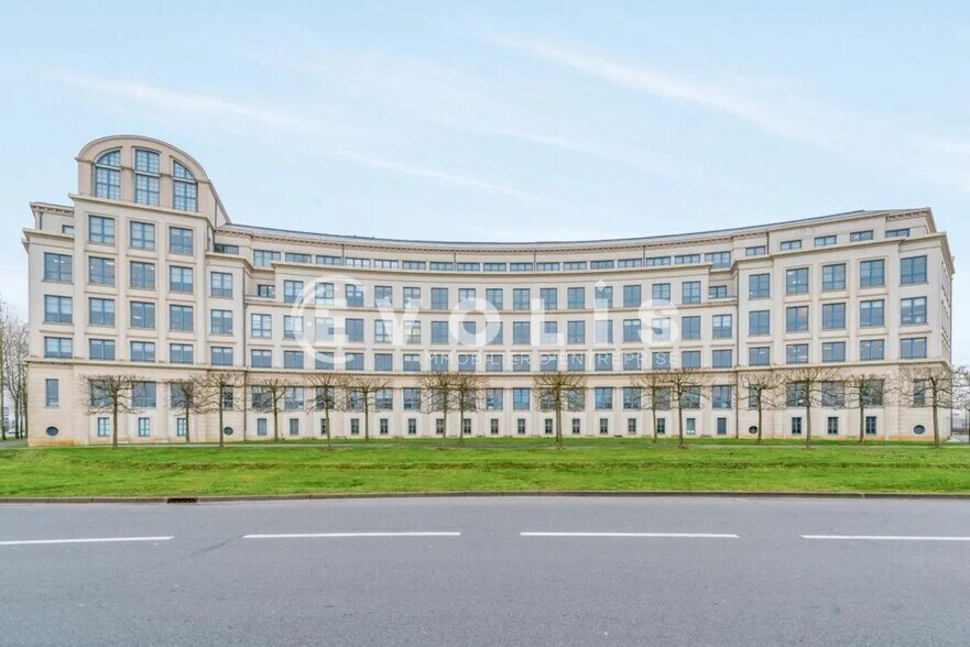 Office in Chessy for lease - Building Photo - Image 1 of 9