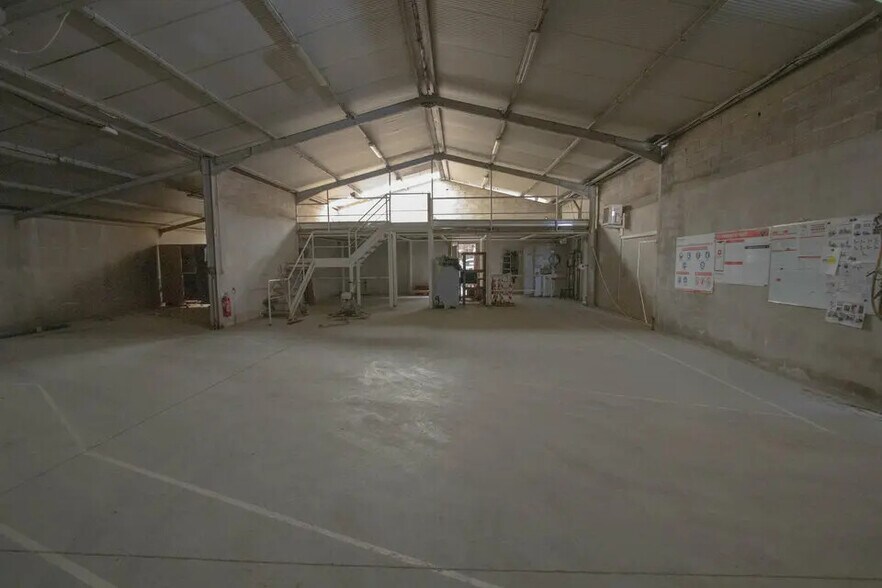 Flex in BERRE-L'ETANG for lease - Interior Photo - Image 2 of 5