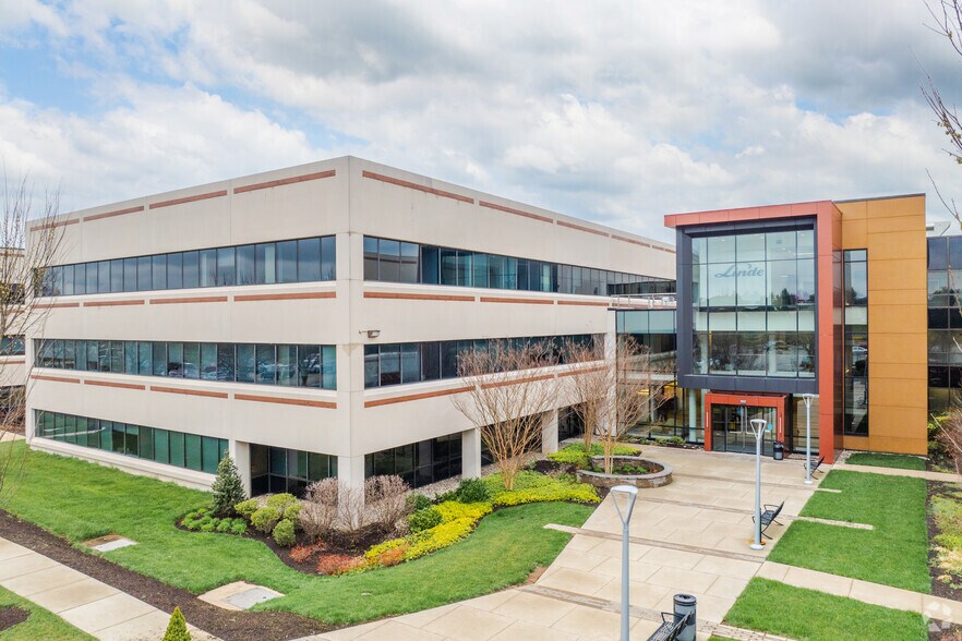 325 Sentry Pky E, Blue Bell, PA for lease - Building Photo - Image 1 of 22