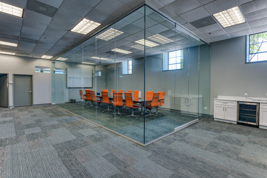 2100 N Main St, Fort Worth, TX for lease - Interior Photo - Image 2 of 25