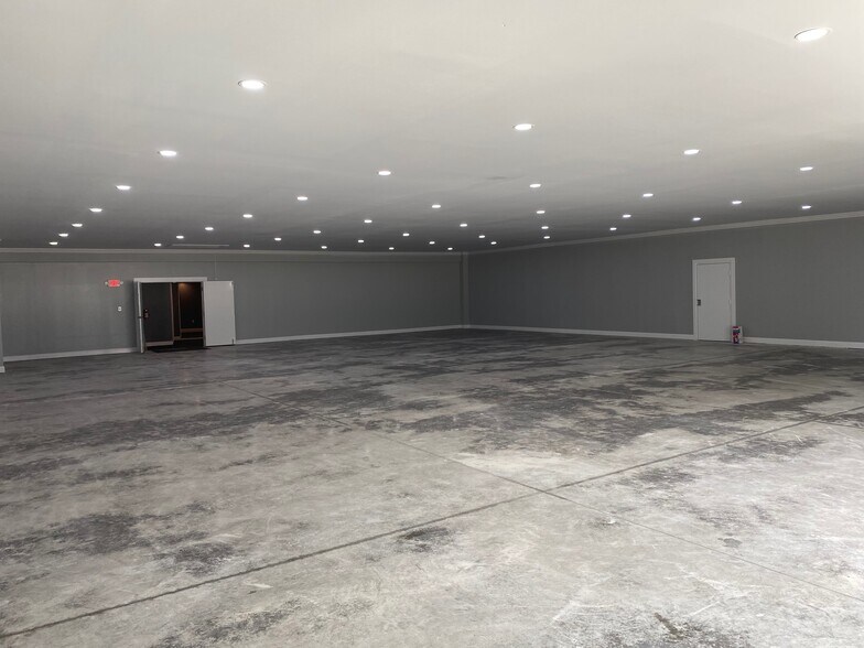 775 Clairton Blvd, Pittsburgh, PA for lease - Building Photo - Image 2 of 18