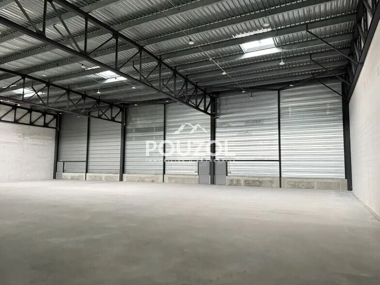 Flex in Cournon-d'Auvergne for lease - Interior Photo - Image 3 of 12