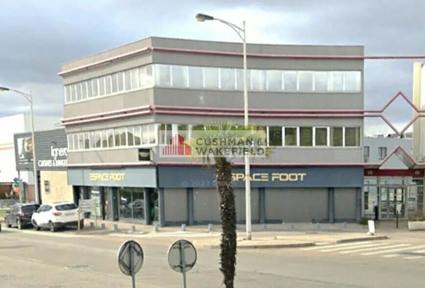 Office in Nîmes for lease - Building Photo - Image 2 of 4