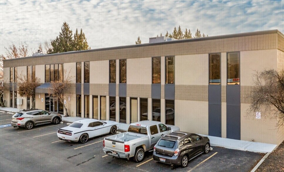 3131 W State St | State Street Center portfolio of 2 properties for sale on LoopNet.com - Building Photo - Image 2 of 22