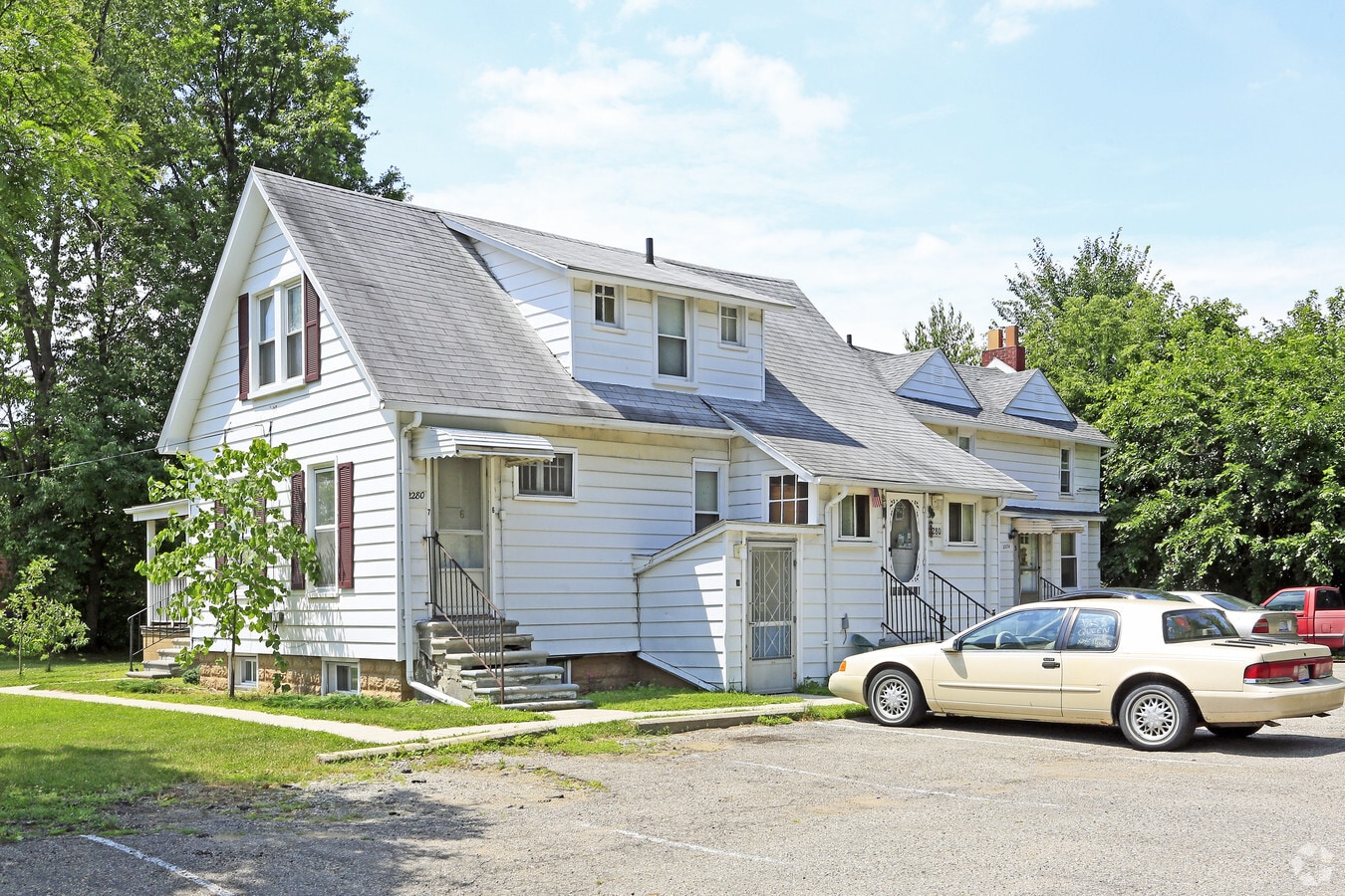 2280 Annabelle St, Ferndale, MI 48220