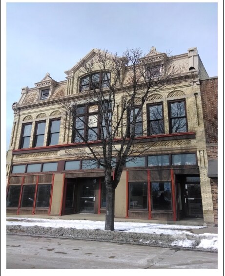 212 Main St, Menasha, WI for sale Primary Photo- Image 1 of 1