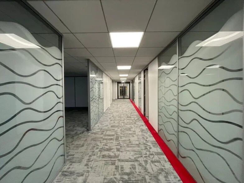 Office in Meudon for lease - Interior Photo - Image 1 of 5