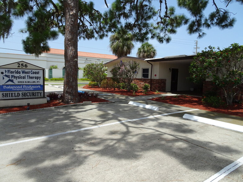 256 Nokomis Ave S, Venice, FL for sale - Building Photo - Image 1 of 1