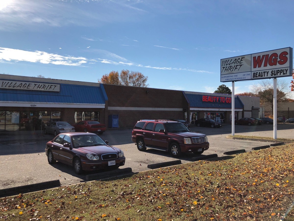 4205 W Mercury Blvd, Hampton, VA 23666 West Mercury Shopping Center