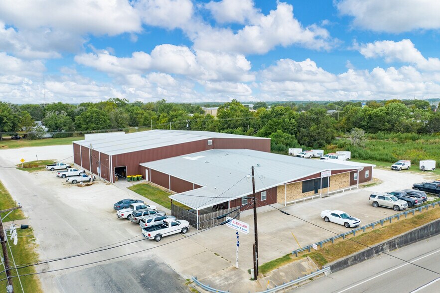 102 E Yeagua St, Groesbeck, TX for sale - Building Photo - Image 1 of 1