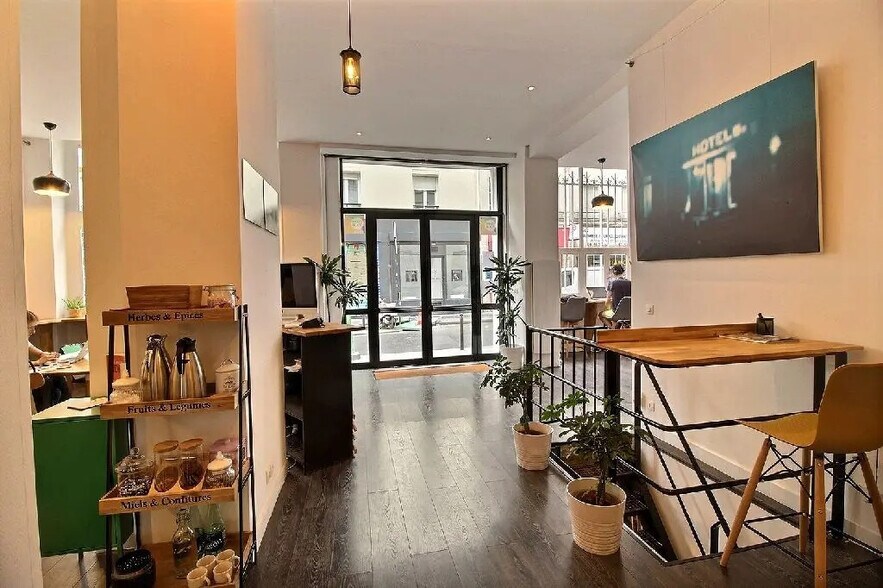 Office in Paris for lease - Interior Photo - Image 2 of 6