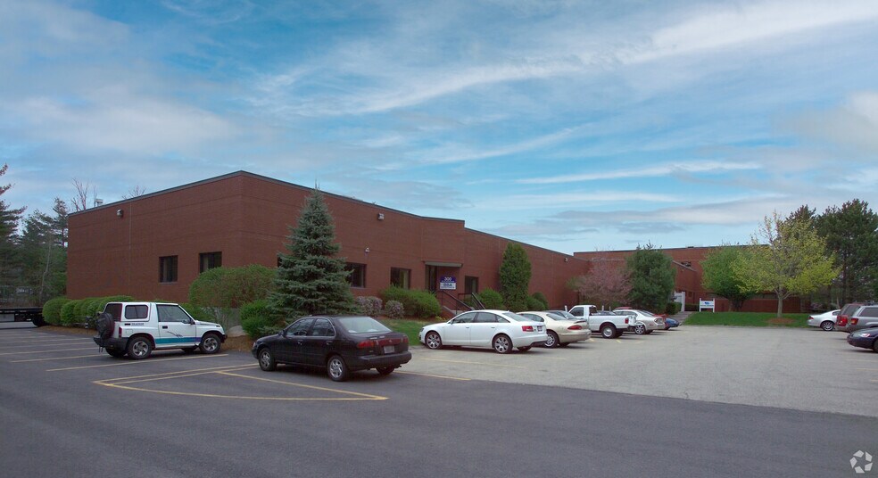 300 Myles Standish Blvd, Taunton, MA for lease - Building Photo - Image 2 of 7