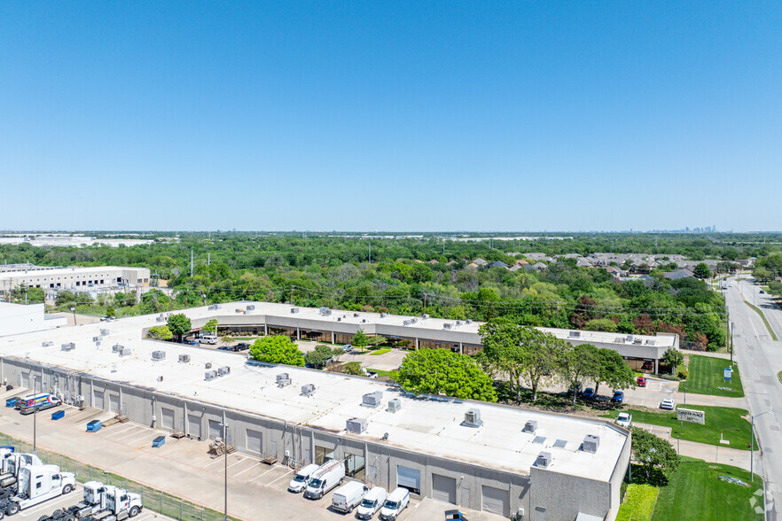 1517 W Carrier Pky, Grand Prairie, TX for lease - Building Photo - Image 3 of 14