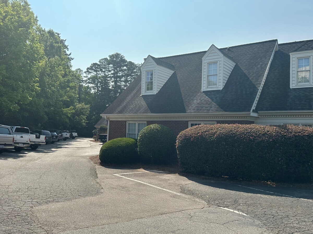 1143 Executive Cir, Cary, NC 27511