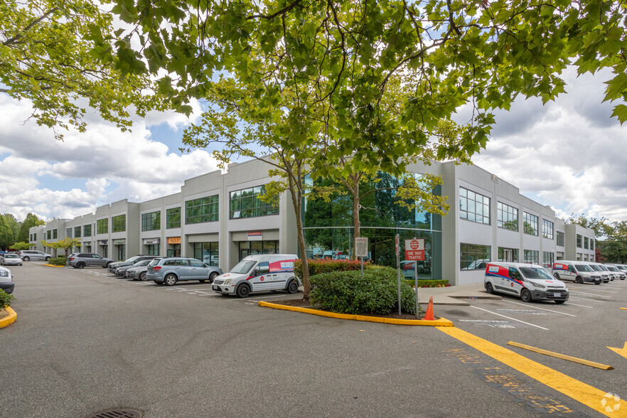 949 W 3rd St, North Vancouver, BC for lease - Building Photo - Image 3 of 4