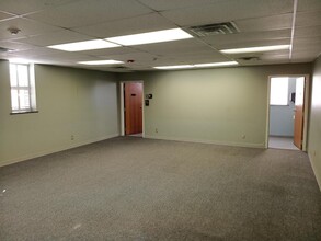 330 S 5th St, Enid, OK for lease Interior Photo- Image 1 of 9