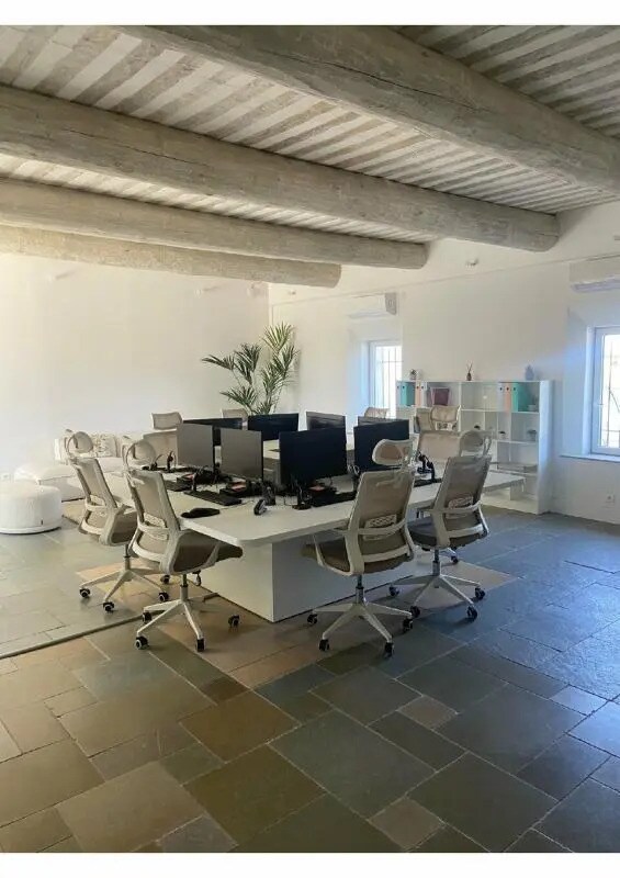 Retail in L'ISLE-SUR-LA-SORGUE for lease Interior Photo- Image 1 of 6