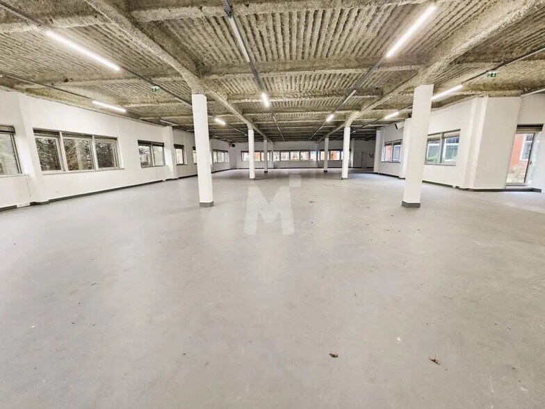 Office in Les Ulis for lease - Interior Photo - Image 3 of 12