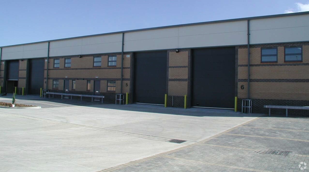 Halifax Dr, Peterborough for lease Primary Photo- Image 1 of 2