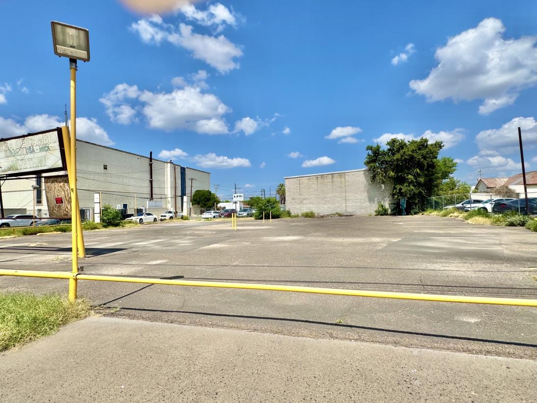 617 Houston St, Laredo, TX for lease Building Photo- Image 1 of 8
