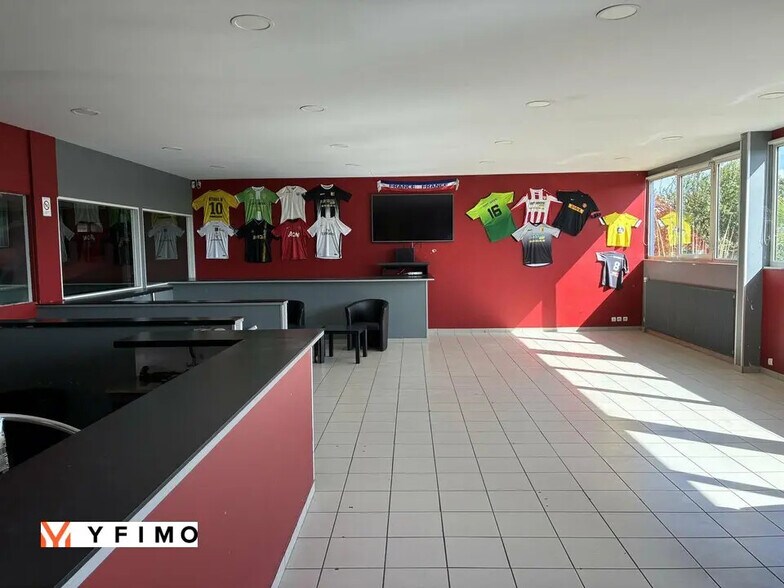 Flex in Limay for lease - Interior Photo - Image 3 of 9