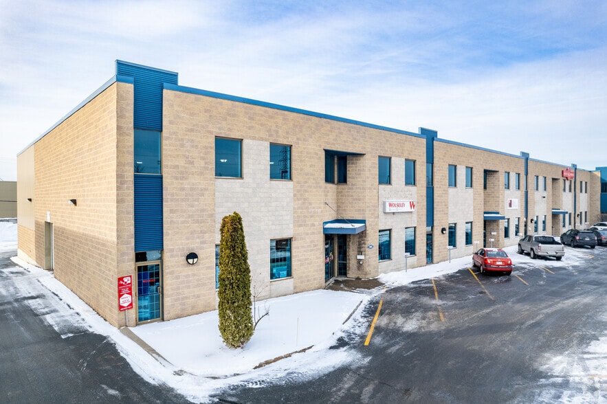 800-860 Rue Jean-Neveu, Longueuil, QC for lease - Building Photo - Image 2 of 9