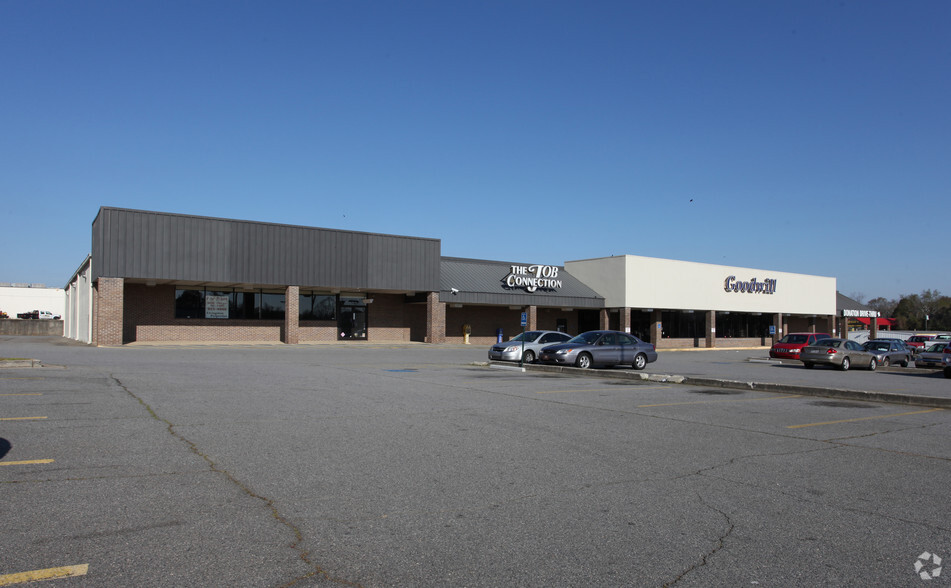 2209-2211 Moody Rd, Warner Robins, GA for lease - Building Photo - Image 2 of 13