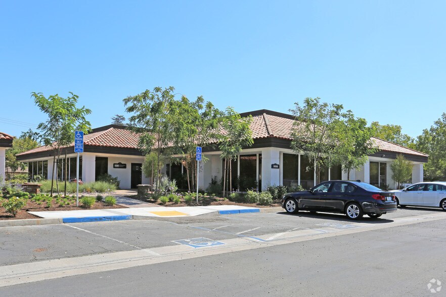 5088 N Fruit Ave, Fresno, CA 93711