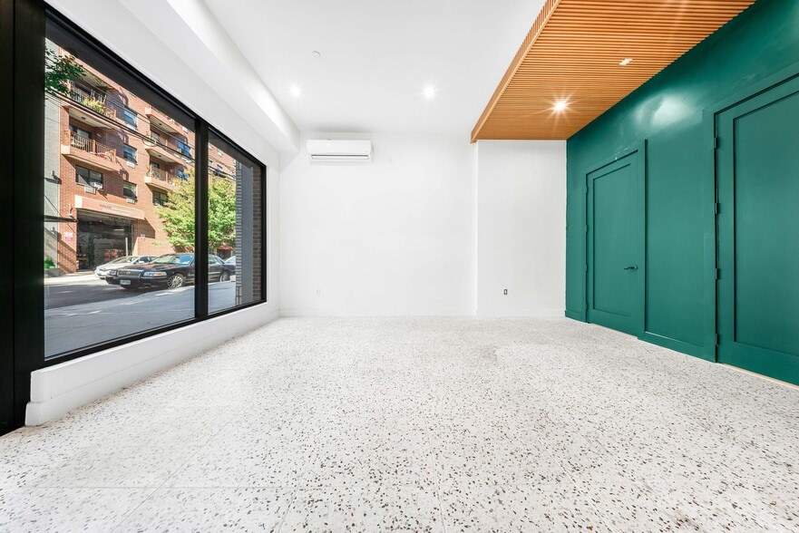 37-29 32nd St, Long Island City, NY for lease - Building Photo - Image 3 of 15