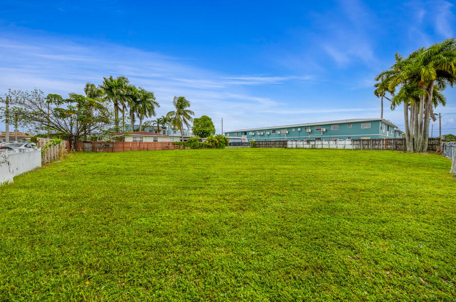 895 NW 45th Ave, Miami, FL for sale - Building Photo - Image 1 of 10