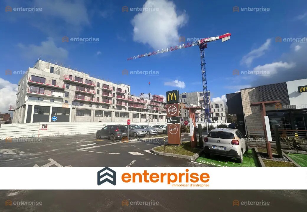 Retail in Lens for lease Building Photo- Image 1 of 3