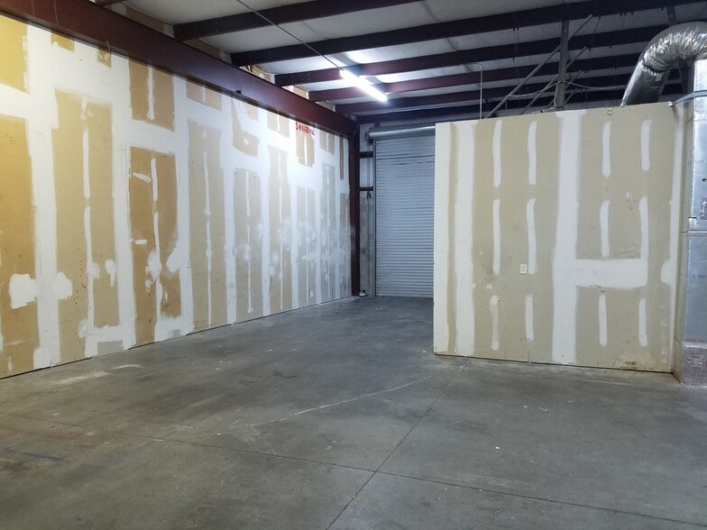 5875 Mining Ter, Jacksonville, FL for lease - Building Photo - Image 3 of 5