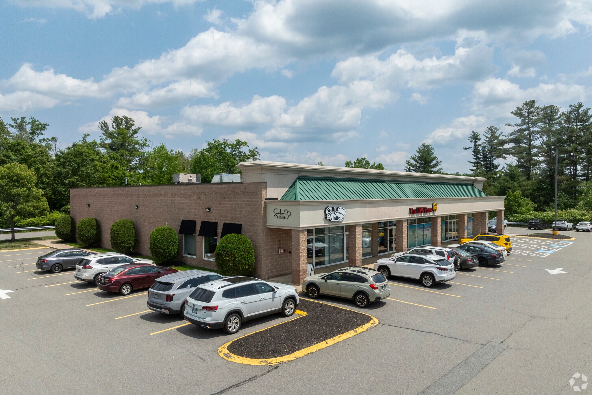 35 Manchester Rd, Derry, NH for sale Primary Photo- Image 1 of 1