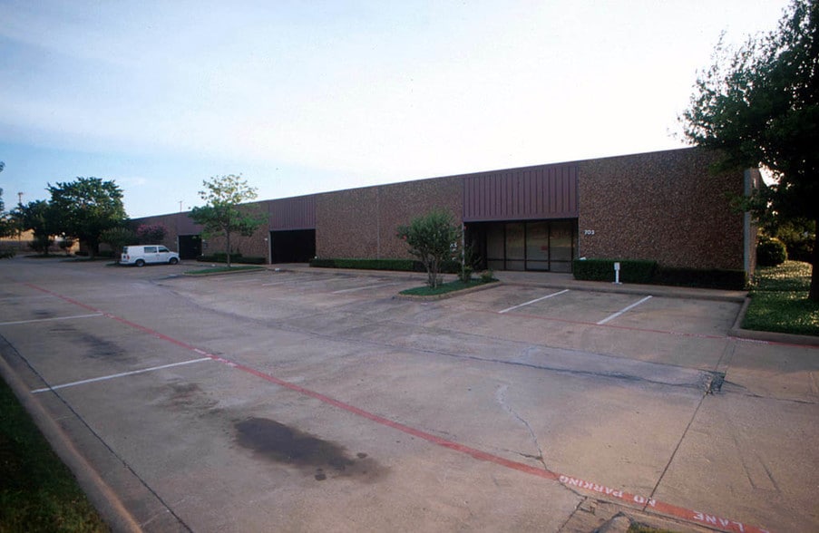 624 Haggard St, Plano, TX for lease - Building Photo - Image 3 of 4