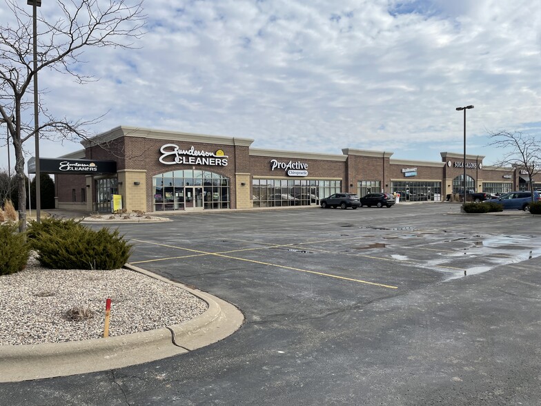 N162 Eisenhower Dr, Appleton, WI for lease - Building Photo - Image 1 of 3