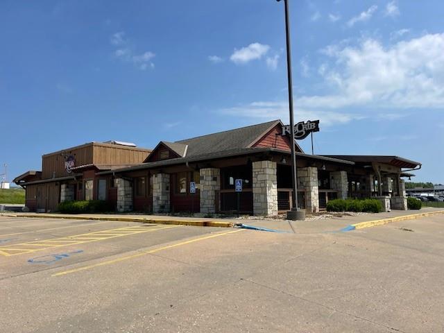 3704 Faraon St, Saint Joseph, MO for lease Building Photo- Image 1 of 4