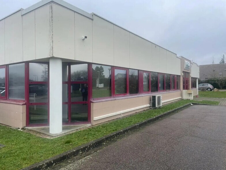 Office in La Chapelle-Saint-Mesmin for lease - Building Photo - Image 2 of 17