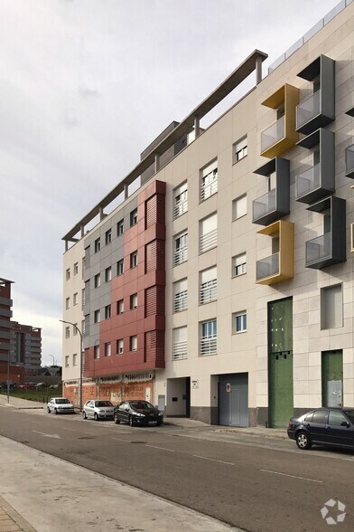 Retail in Guadalajara, Guadalajara for lease - Building Photo - Image 2 of 2