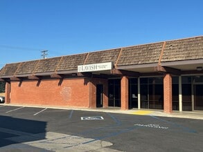 1725 S Mooney Blvd, Visalia, CA for lease Building Photo- Image 2 of 3