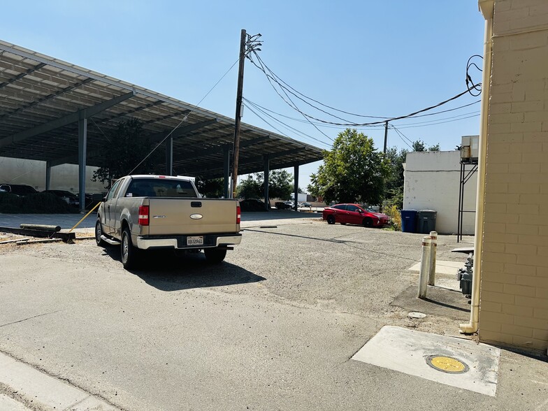 408 E Yosemite Ave, Madera, CA for sale - Building Photo - Image 2 of 15