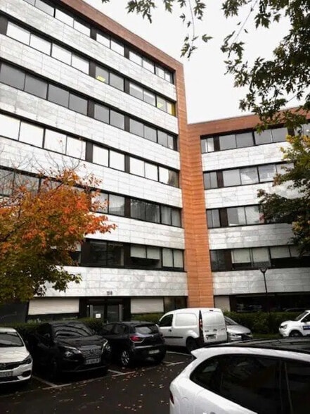 Office in Noisy-le-Grand for lease - Building Photo - Image 1 of 6