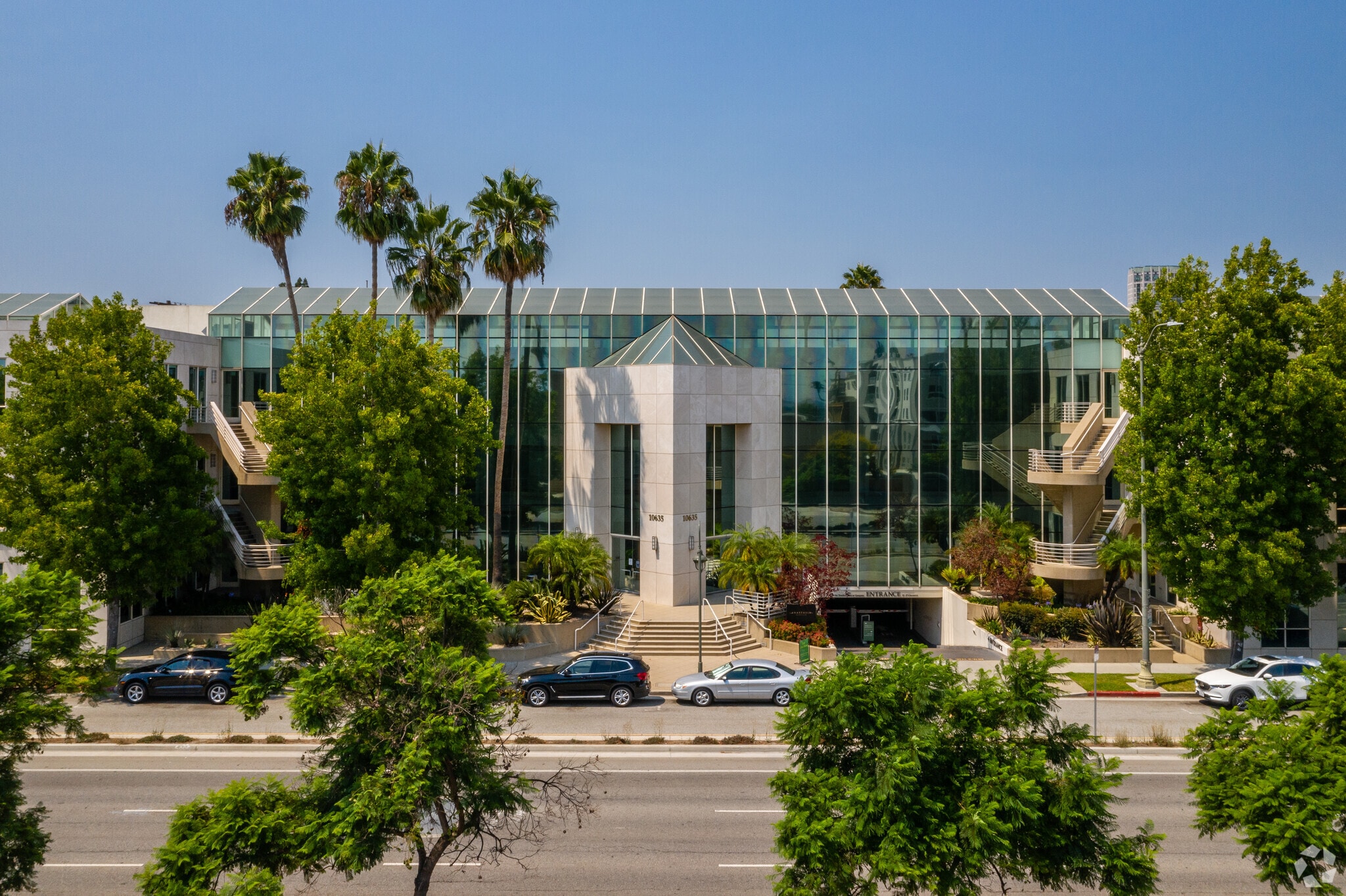 10635 Santa Monica Blvd, Los Angeles, CA for lease Building Photo- Image 1 of 9