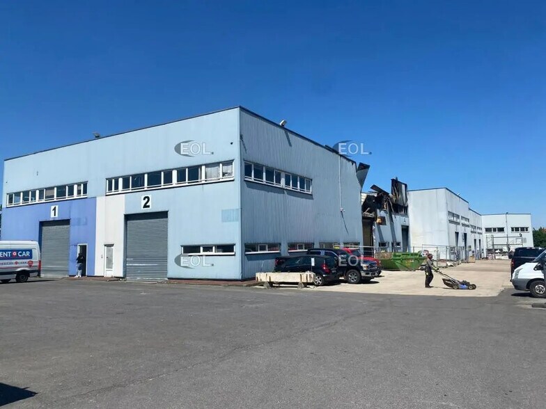 Flex in Pontault-Combault for sale - Building Photo - Image 2 of 18