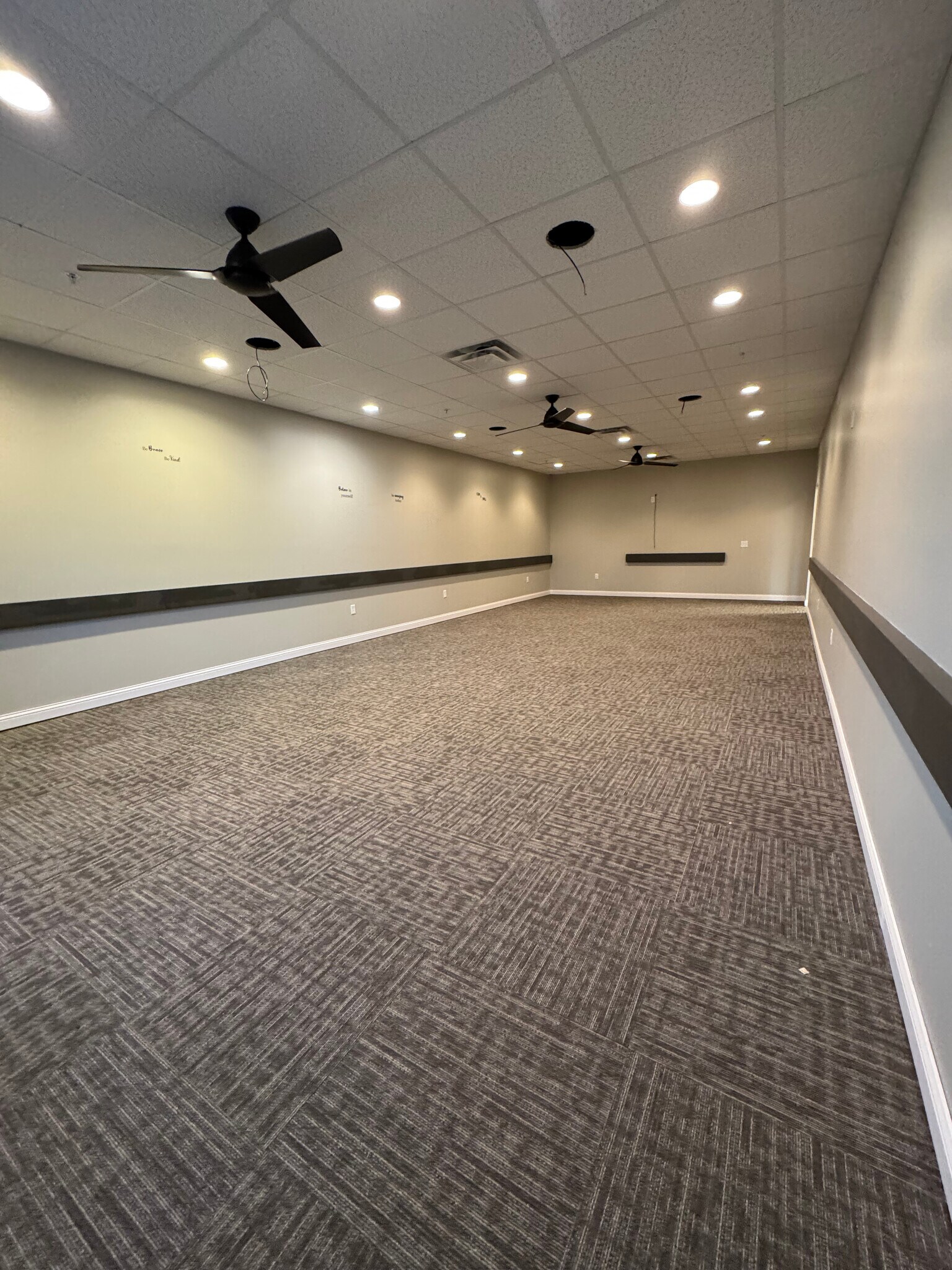 4927-4947 Utica Ridge Rd, Davenport, IA for lease Interior Photo- Image 1 of 9