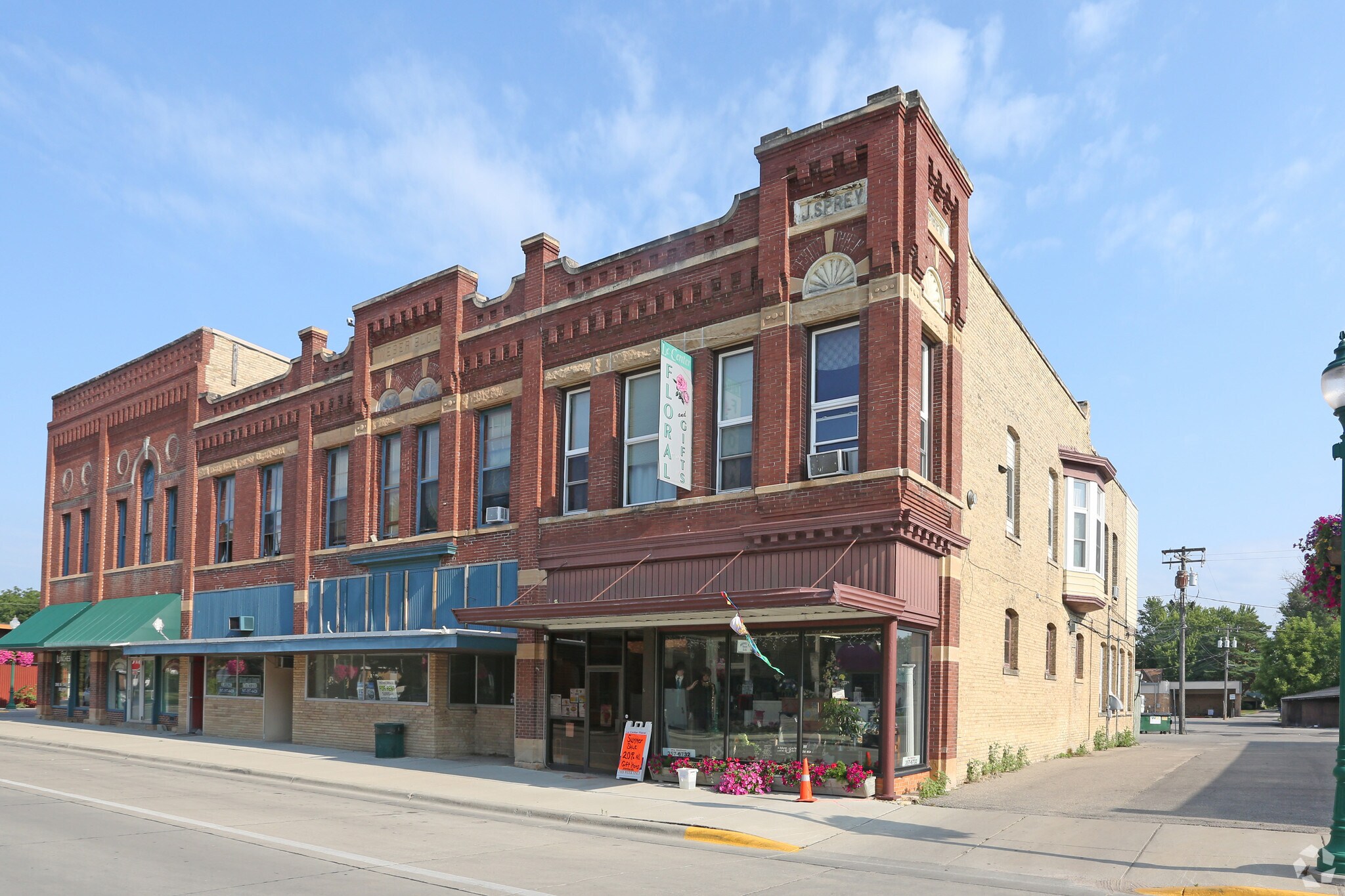 2-26 Minnesota St E, Le Center, MN for sale Primary Photo- Image 1 of 1